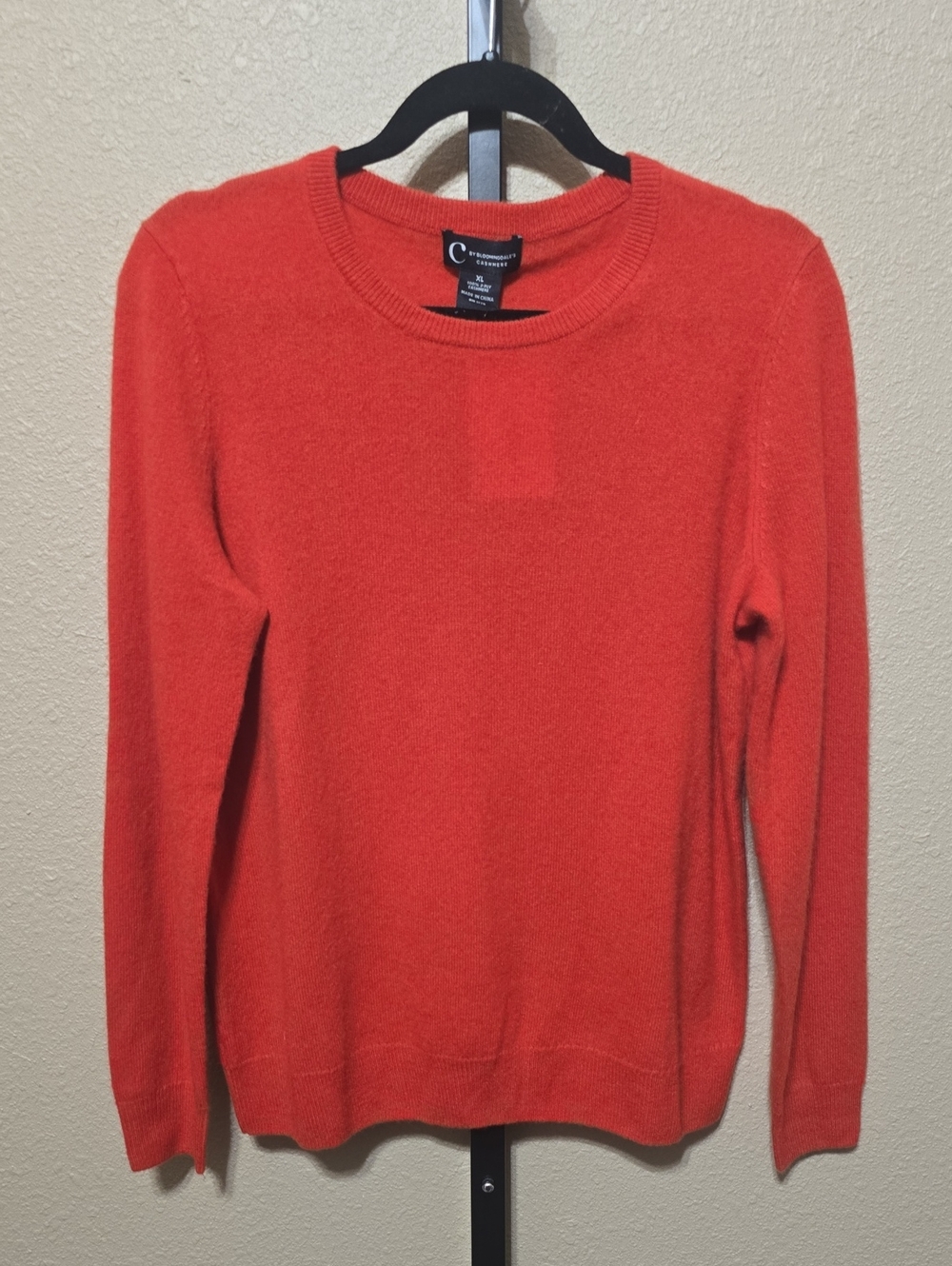 NWT C by Bloomingdale's Cashmere Sweater. XL (Runs Small)